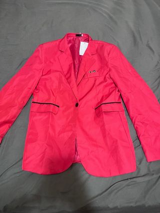 Blazer rojo con hombreras