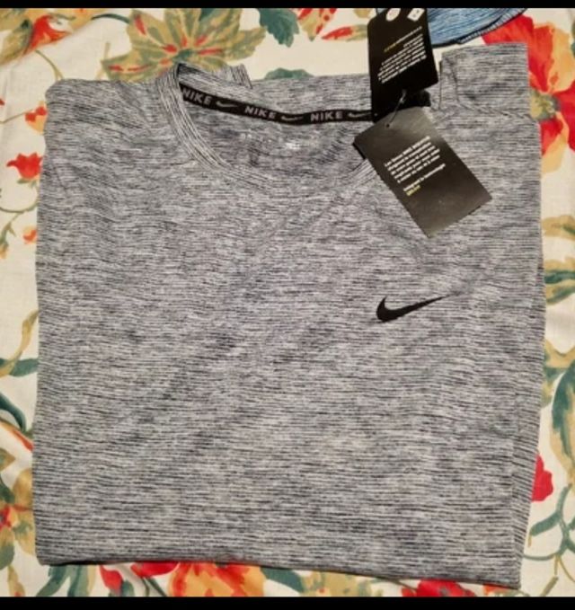 Camiseta Nike gris hombre