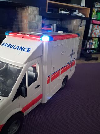 Ambulancia Juguete con Luces y Sonidos
