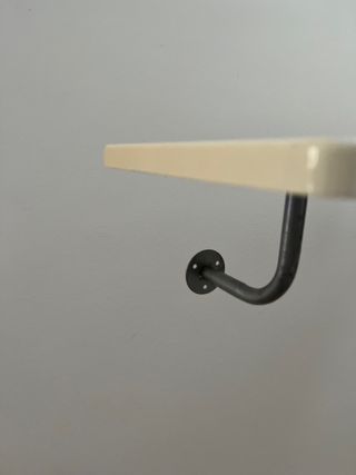 Estantería pared blanca 