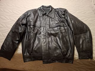 Cazadora cuero negra marca Loewe. Talla 50