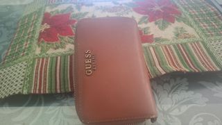Billetera Guess marrón