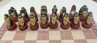 Ajedrez medieval de porcelana pintado a mano