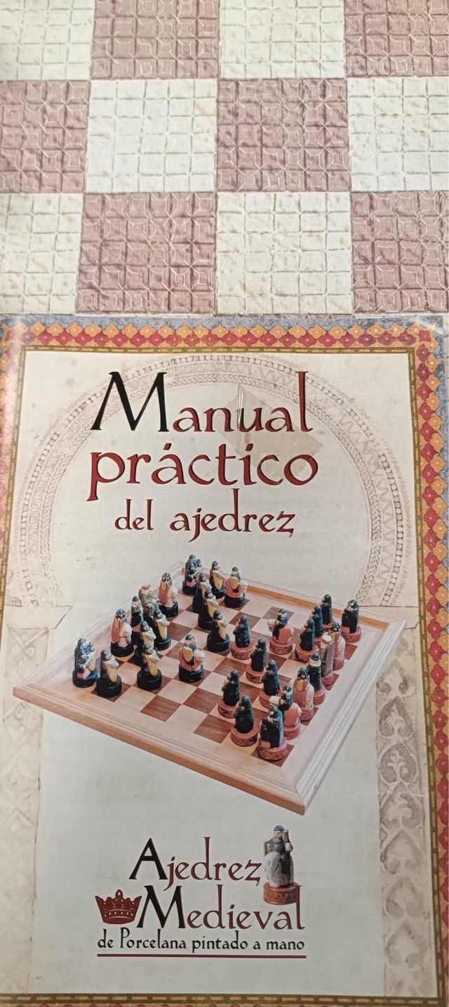 Ajedrez medieval de porcelana pintado a mano