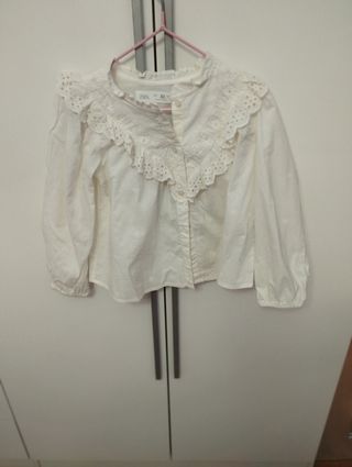 Blusa Zara niña, tela bordada, T4