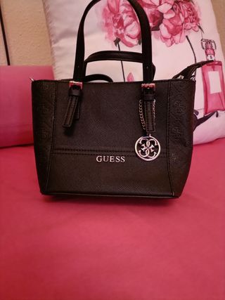 Bolso Guess negro pequeño