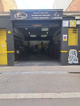 Taller de neumaticos y con furgoneta y unos 2000