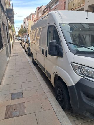 Taller de neumaticos y con furgoneta y unos 2000