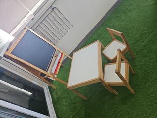 Pizarra + mesa infantil + 2 sillas