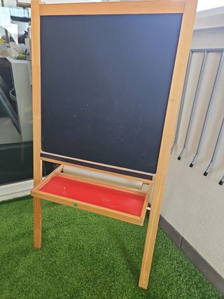 Pizarra + mesa infantil + 2 sillas