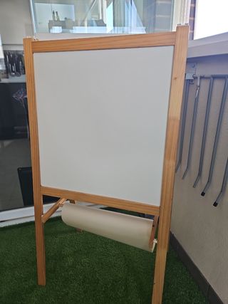 Pizarra + mesa infantil + 2 sillas