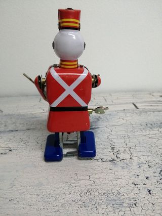 Soldado de hojalata antiguo