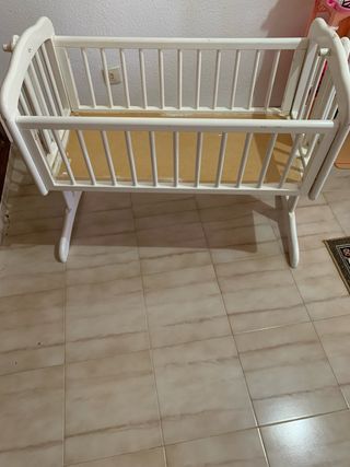 Cuna bebé blanca - mecedora