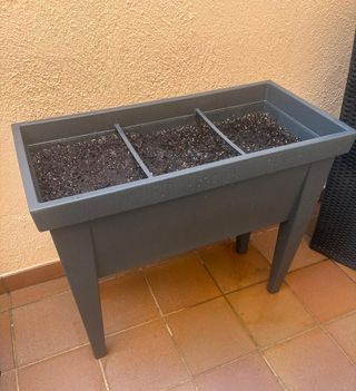 Huerto urbano con invernadero