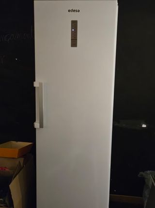 Nevera vertical Edesa 180cm