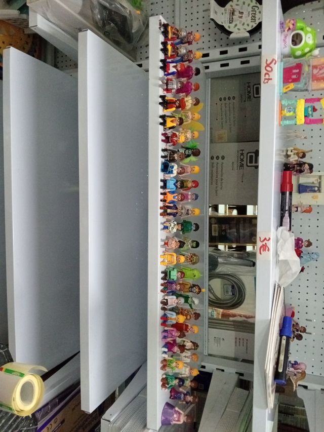 60 figuras Playmobil todo lo de la estanterias más