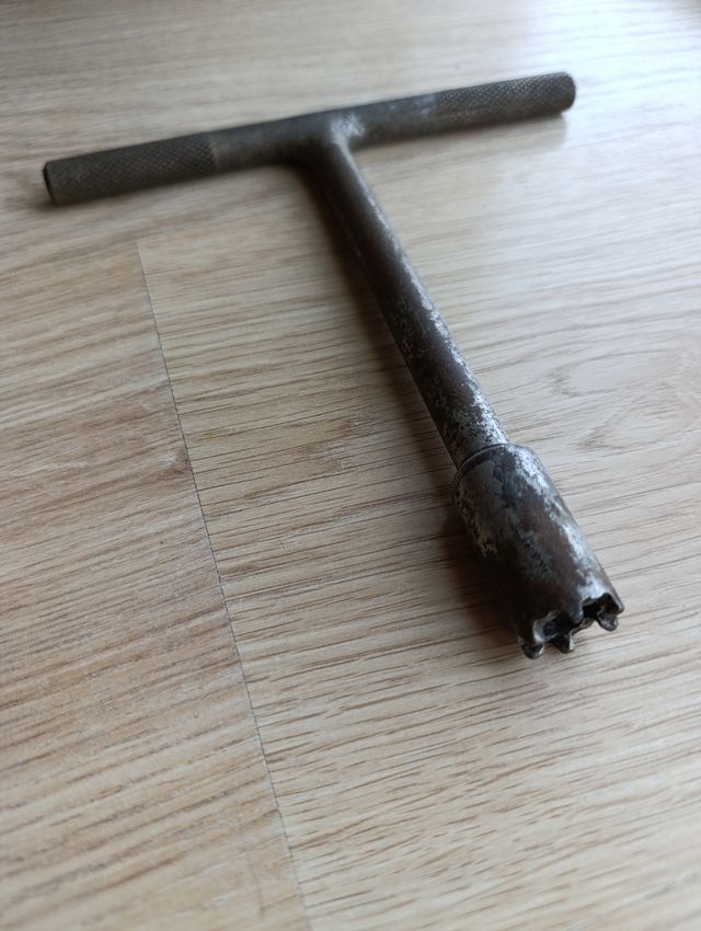 Llave corona antigua - herramienta