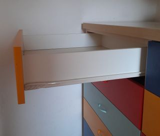 Cassettiera colorata cameretta