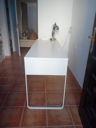 Escritorio Ikea blanco - 2 cajones