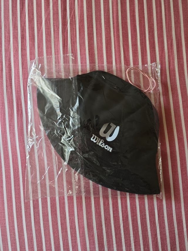 Gorra Wilson Bucket negra
