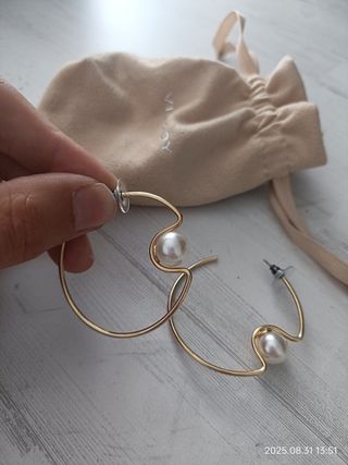 Pendientes Viceroy dorados con perla. Nuevos.