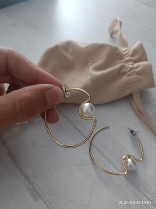 Pendientes Viceroy dorados con perla. Nuevos.