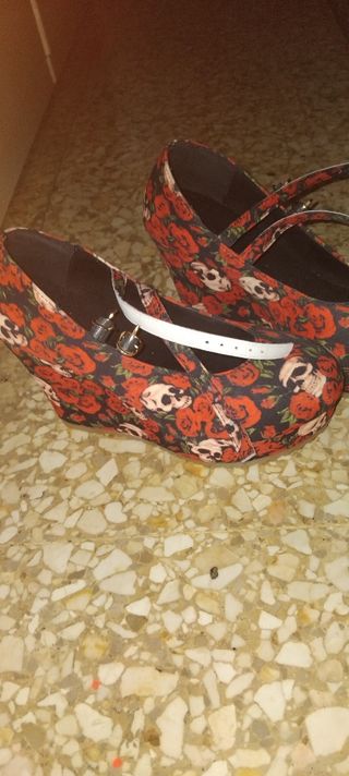 Zapatos cuña calavera rosa
