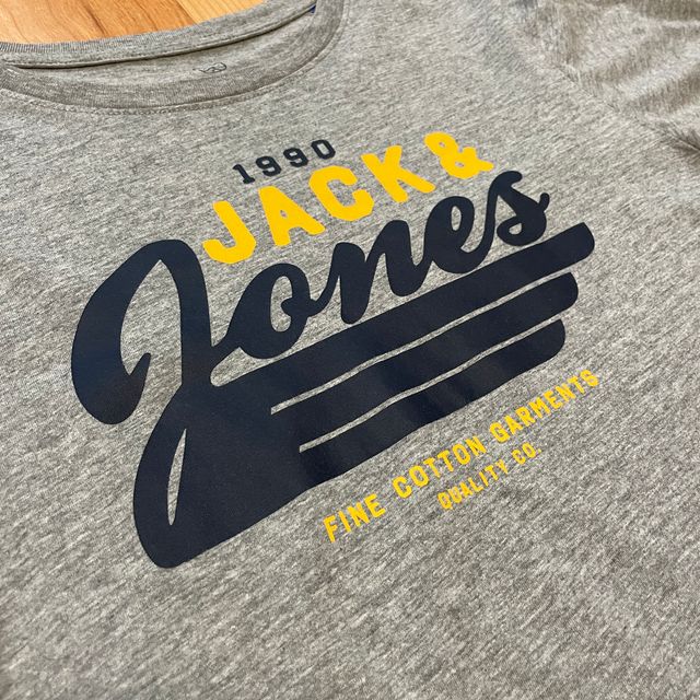 Camiseta Jack & Jones gris - Talla M