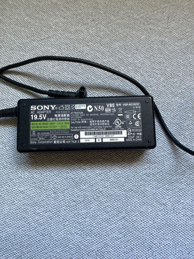 Cargador Sony 19.5V - VGP-AC19V37