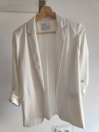 Americana Bershka blanca XS