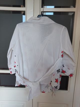 Blusa BAZAAR flores roja-blanca