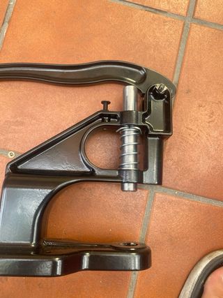 Máquina manual para botones