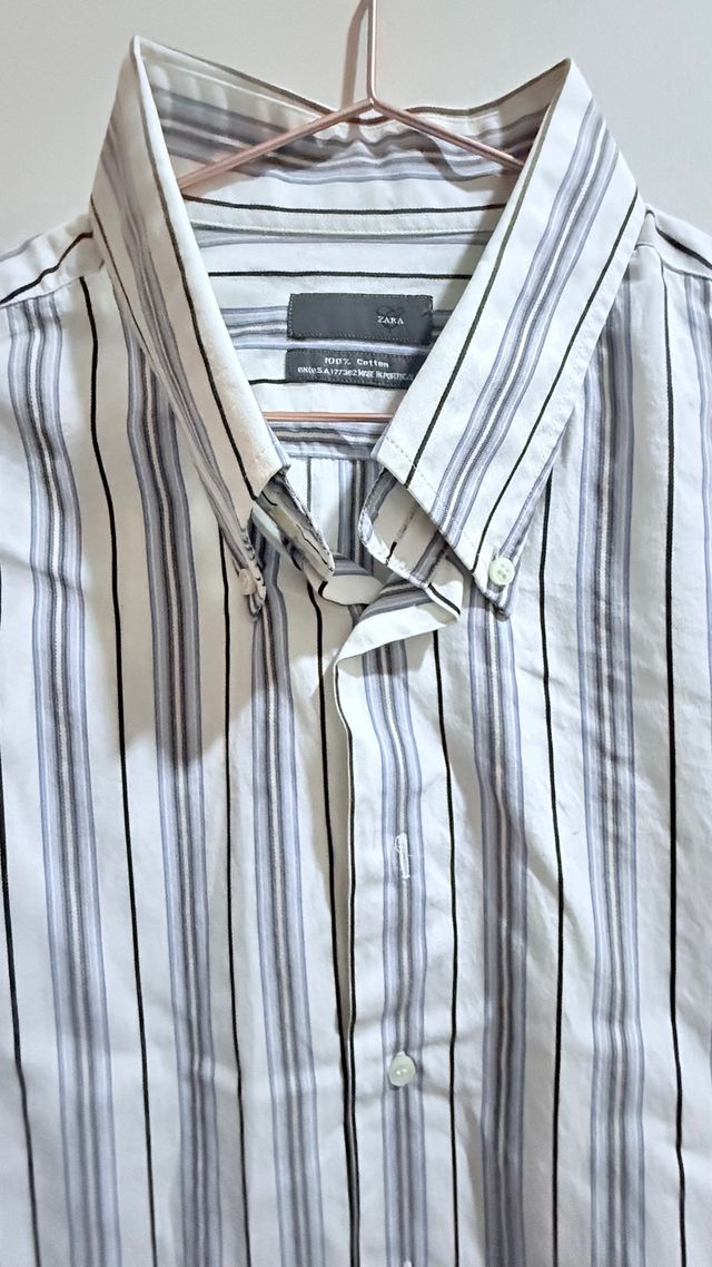 Camisa listrada cinza e branca