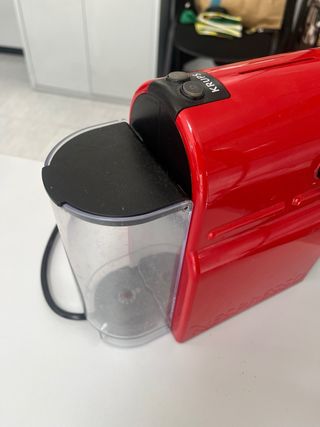 Cafetera Nespresso Krups roja