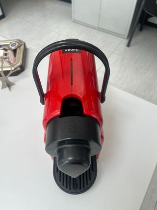 Cafetera Nespresso Krups roja