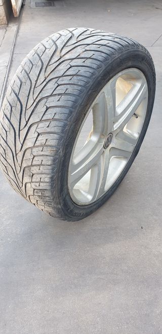 4 Llantas Volkswagen con neumáticos
