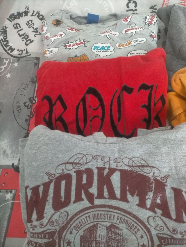 Sudaderas niño 8 años - 5 uds× 15€