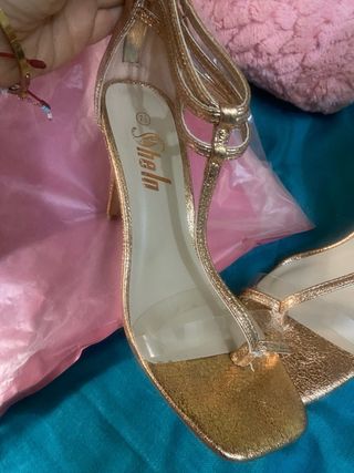 Sandalias Shein tacón dorado