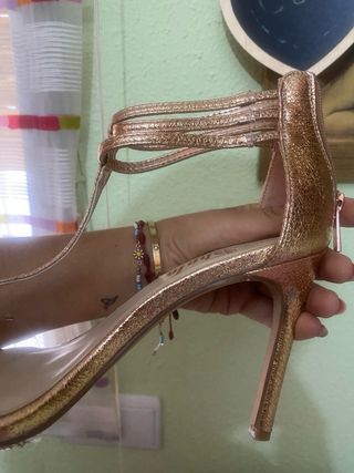Sandalias Shein tacón dorado