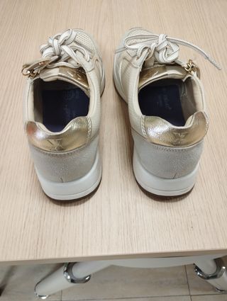 Zapatillas Xti beige-doradas