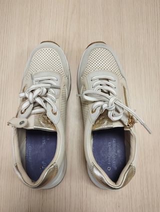 Zapatillas Xti beige-doradas