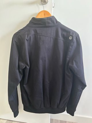 Cazadora Volcom negra talla S