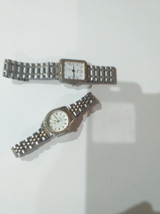 2 Relojes - plateado, hay que poner pilas