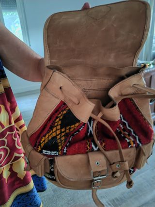 Mochila cuero marrón-rojo