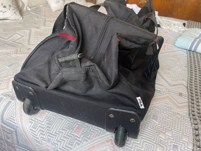 Bolsa Fila deportiva y viaje - seminueva