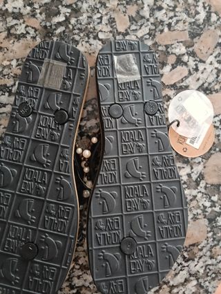 Chanclas Koala Bay - marrón y negras