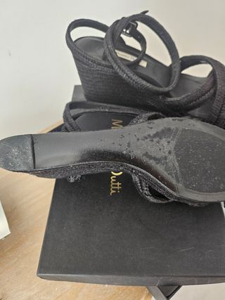 Sandalias cuña Massimo Dutti negras