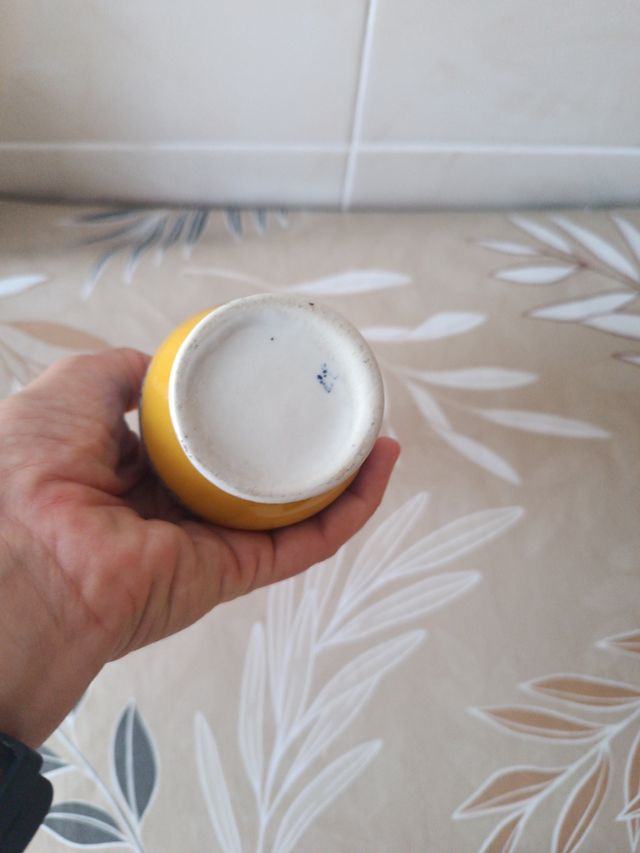 Jarrón chino azul y amarillo