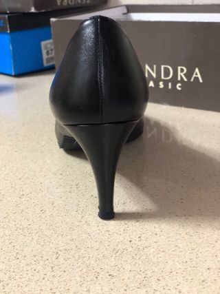 ZENDRA Basic - Zapatos negros 39. Tacón 6,5cm