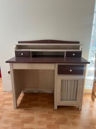 Escritorio madera beige y púrpura 